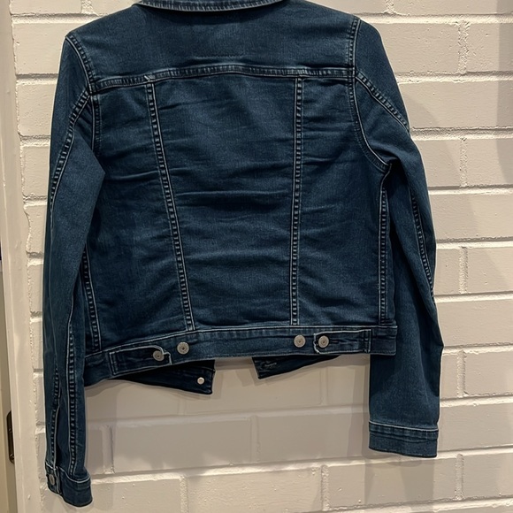 Levi’s classic denim jacket. - Picture 5 of 9